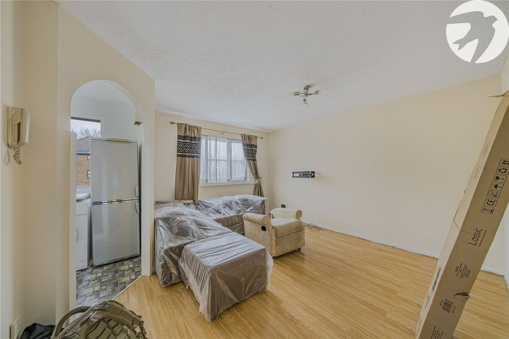 Property photo 3 of 20 Living Room