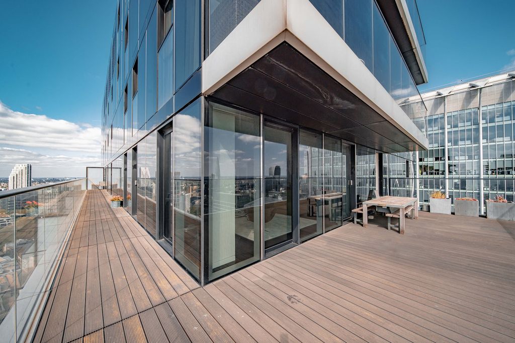 Property photo 2 of 26