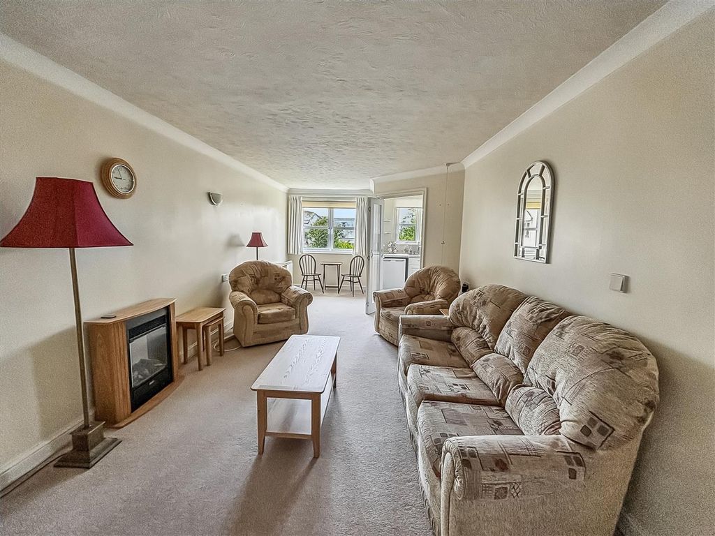 Property photo 2 of 11