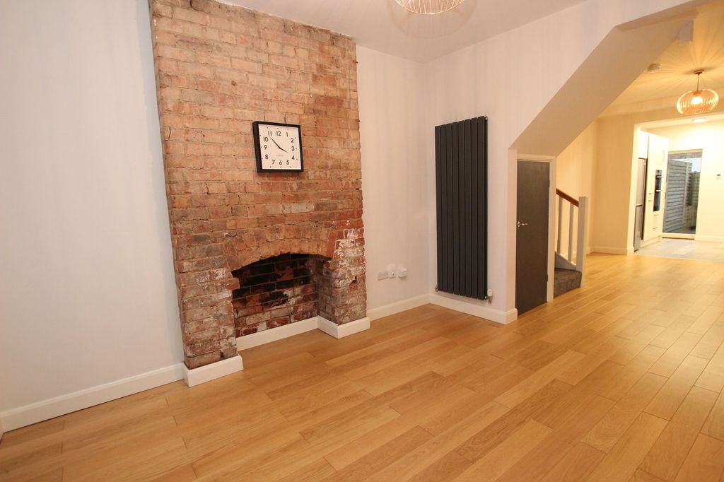 Property photo 2 of 25