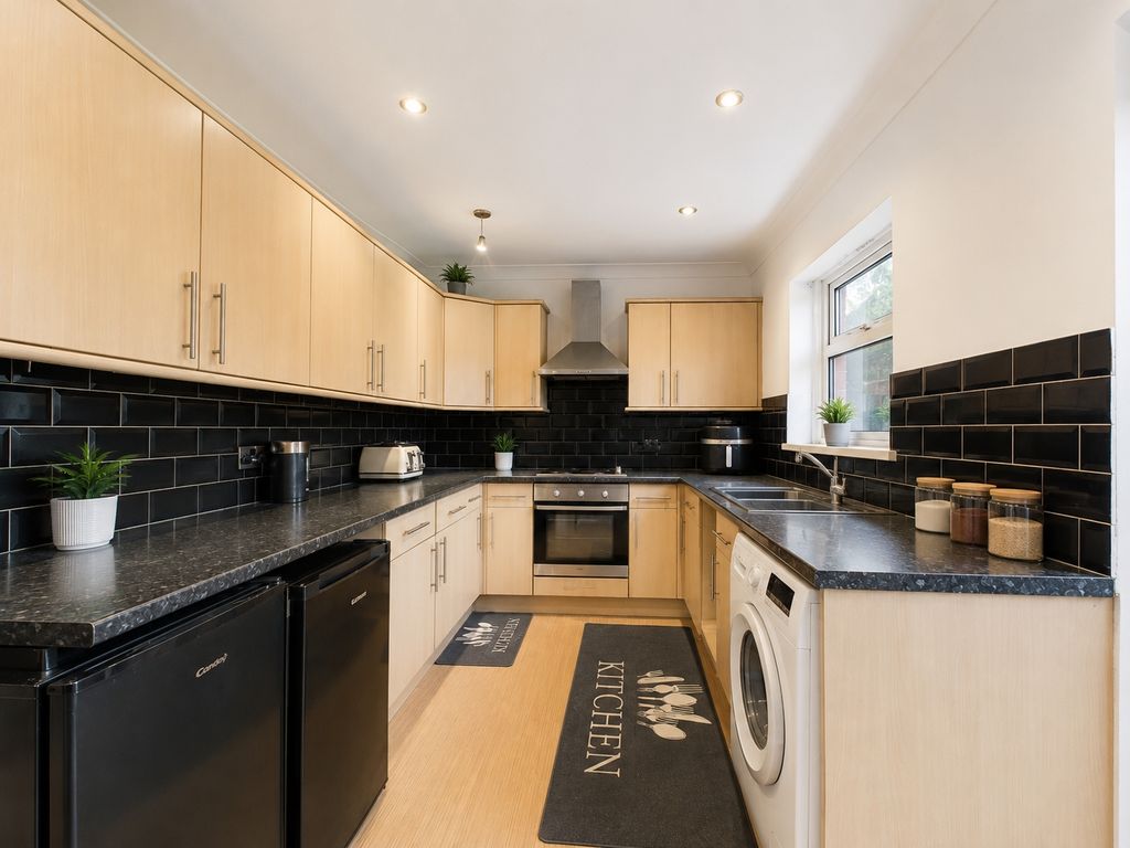 Property photo 3 of 18 Kitchen/Dining Room