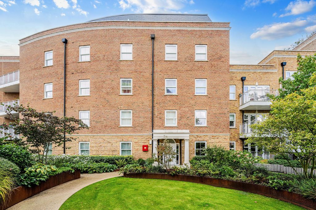 Additional image 10 of 2 bed flat for sale2 Eden Place, Oxted RH8