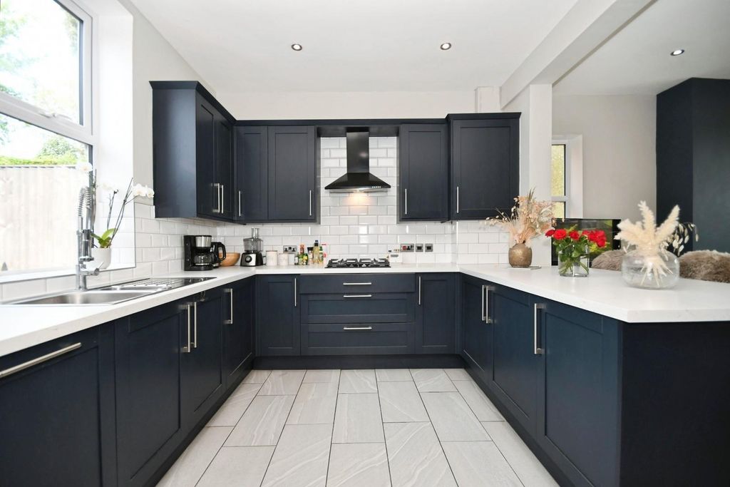 Property photo 3 of 18 Kitchen 02.Jpg