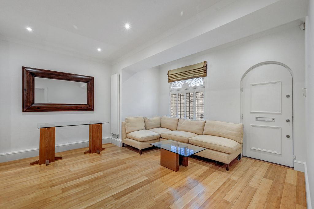 Property photo 3 of 11
