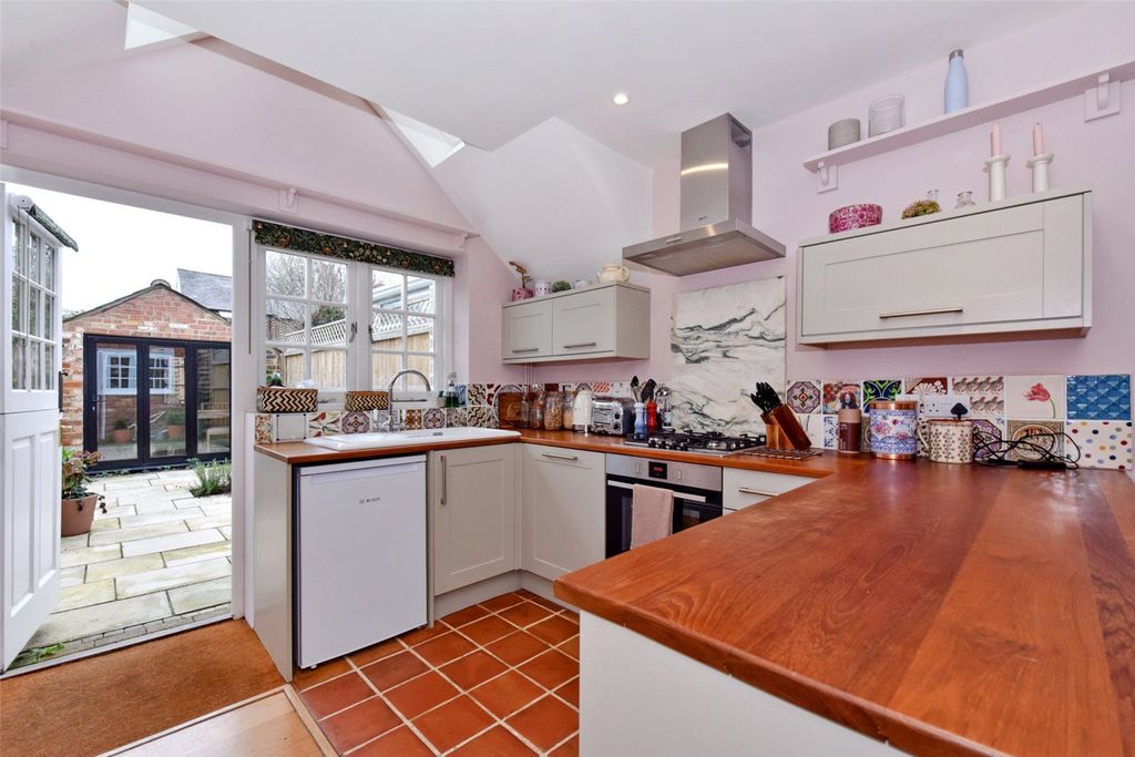 Property photo 3 of 10 Kitchen
