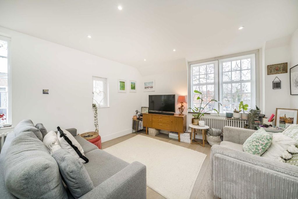 Property photo 3 of 5