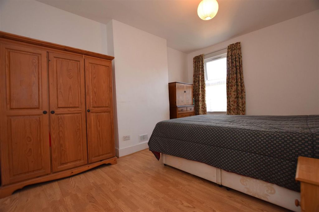 Property photo 3 of 14 Bedroom2.Jpg