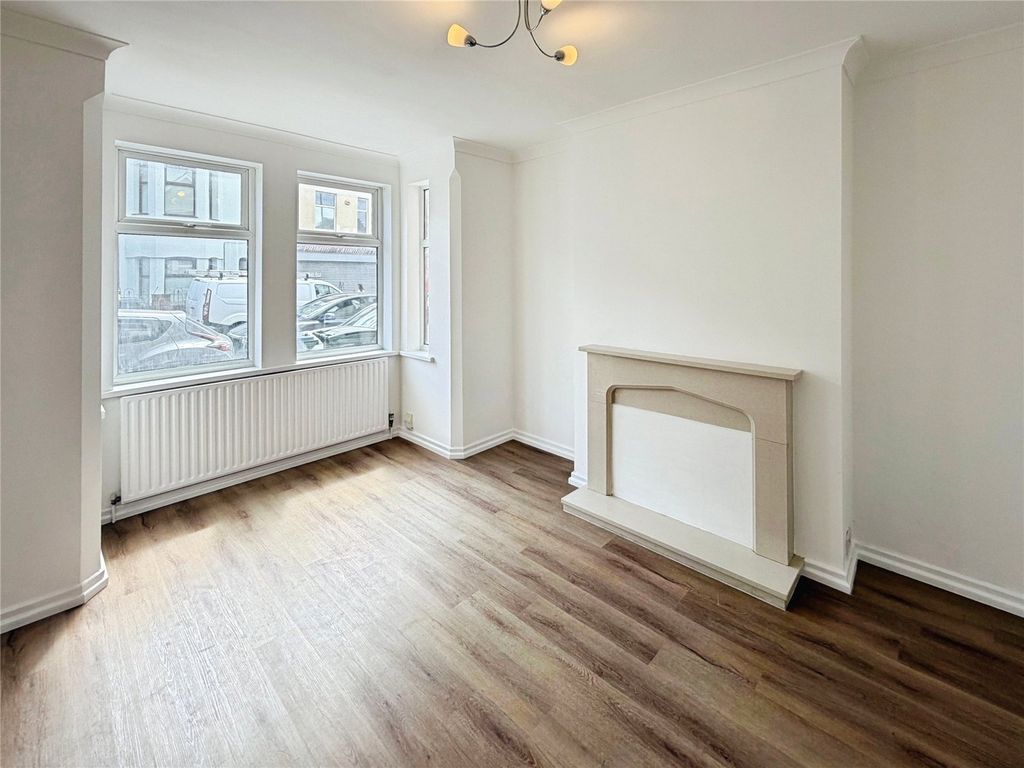 Property photo 3 of 18 Picture No. 24
