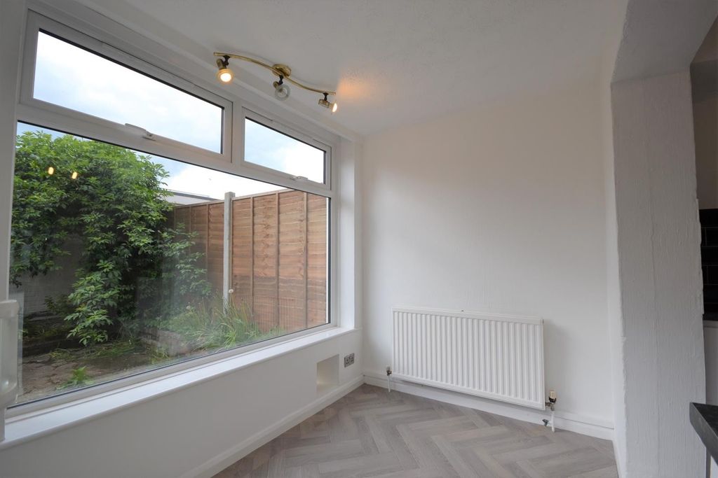 Property photo 3 of 9 Dining Room