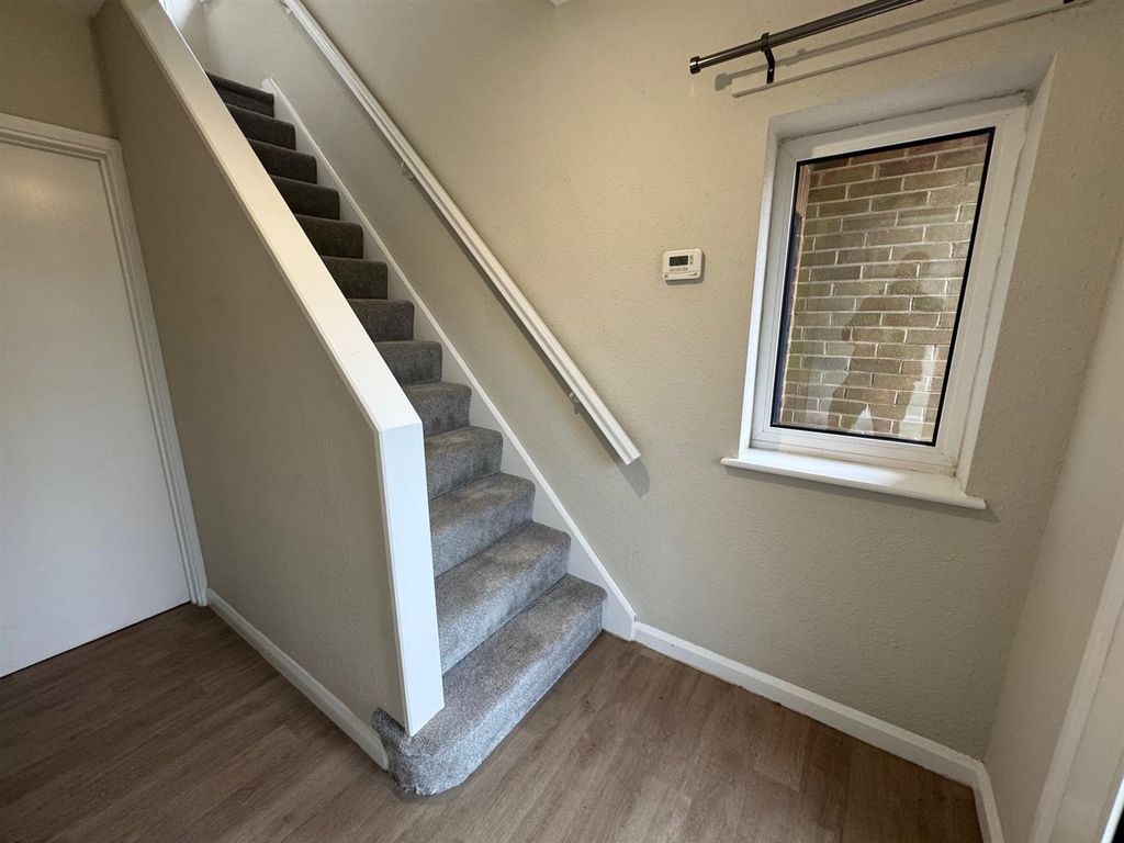 Property photo 2 of 17 Hallway