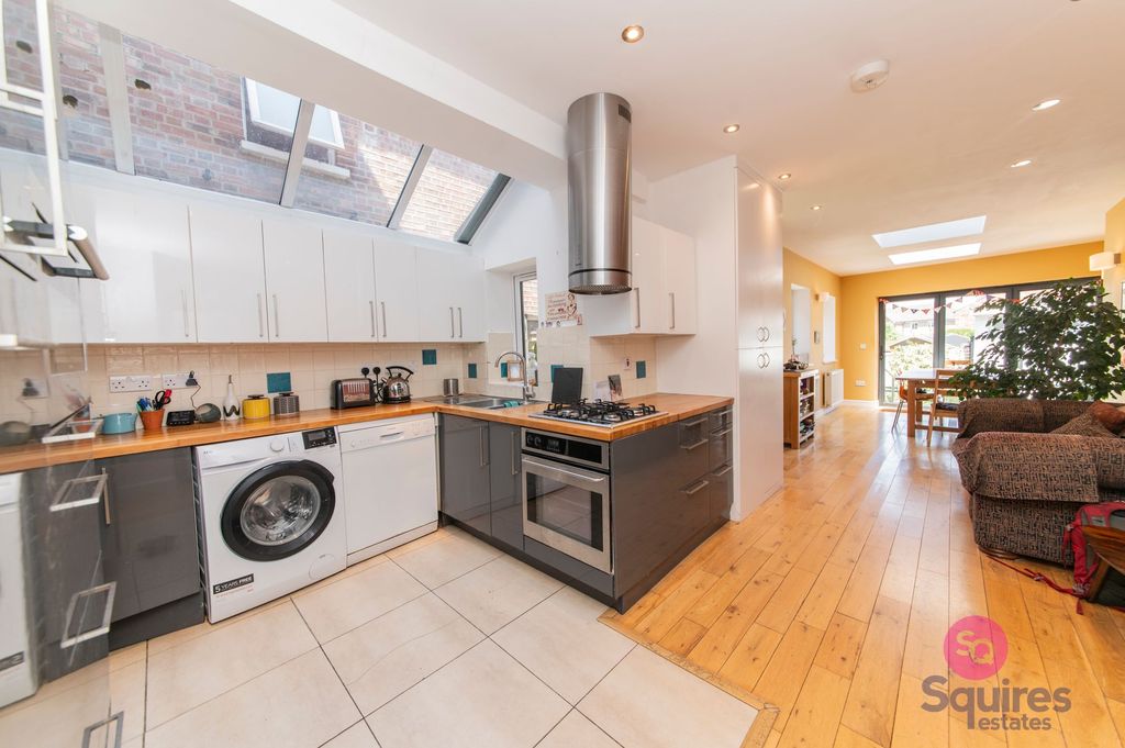 Property photo 2 of 24