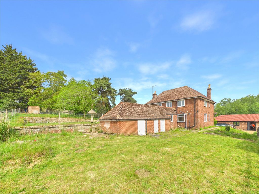 Property photo 2 of 19 Picture No. 16
