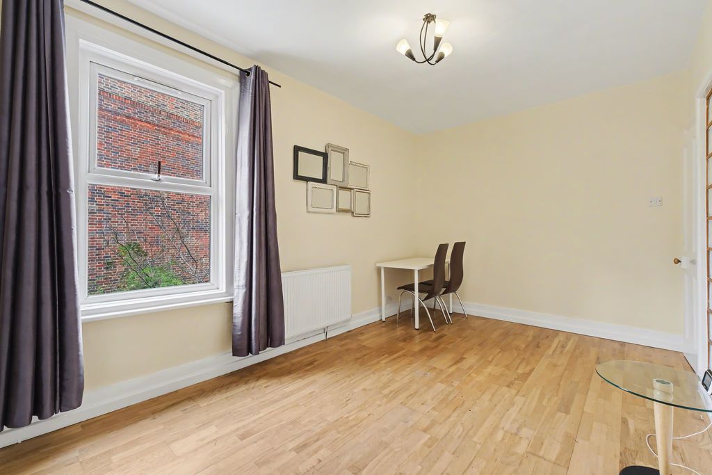 Property photo 3 of 9 Reception