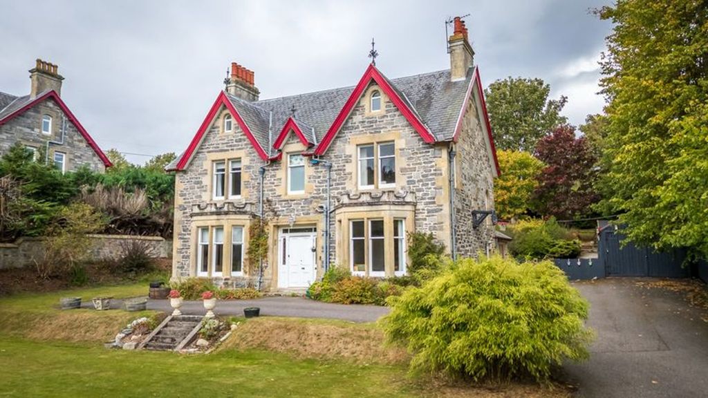 Property photo 1 of 43