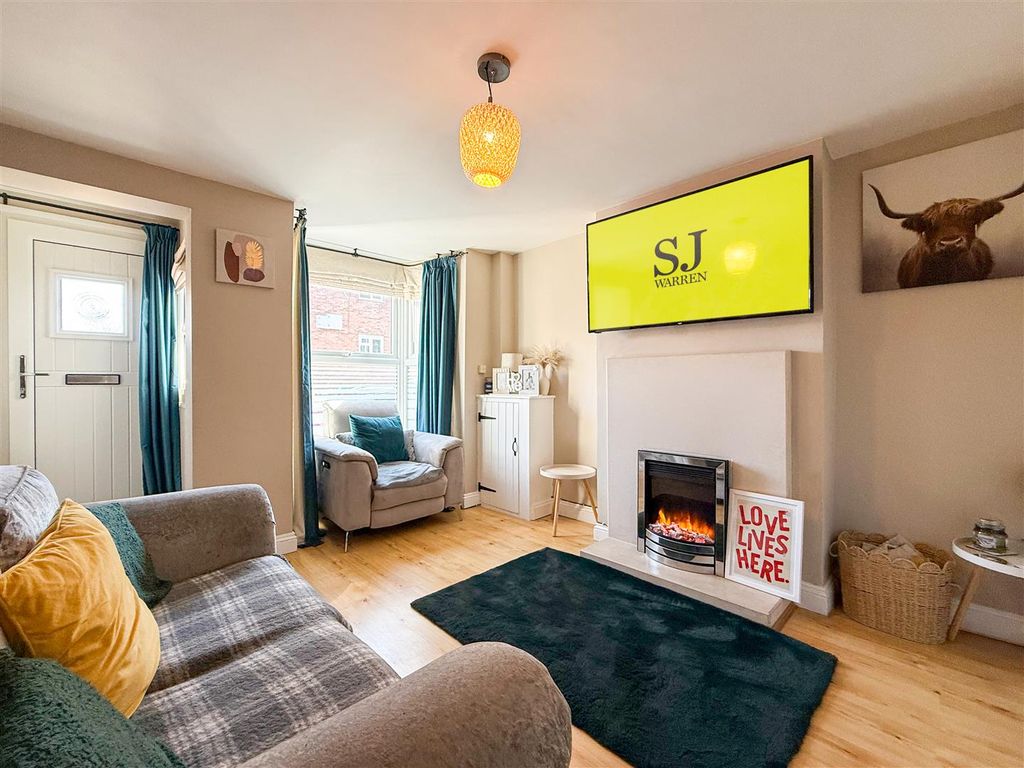 Property photo 2 of 13 Lounge