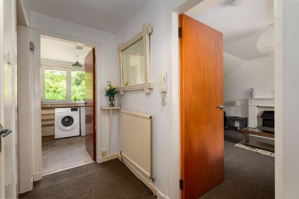 Property photo 3 of 20 Hall