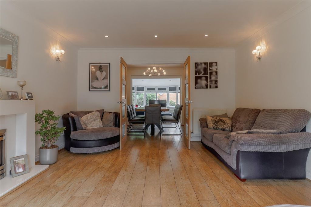 Property photo 2 of 33