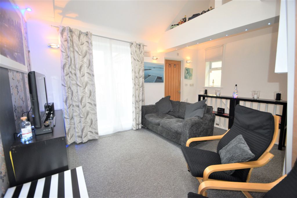 Property photo 1 of 6 Photo 03