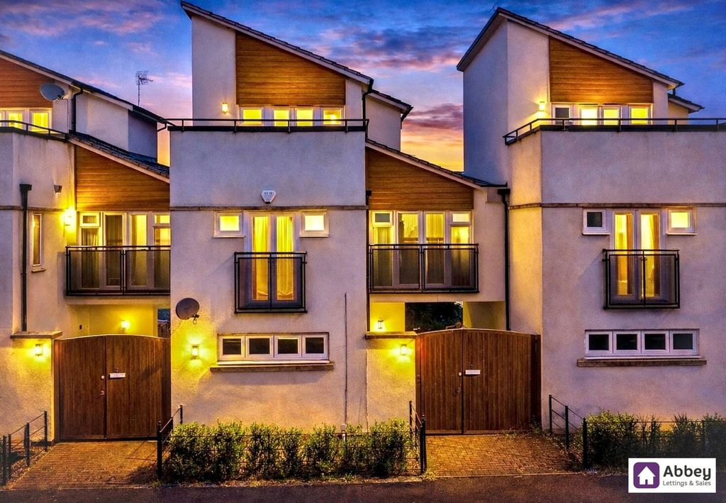 Property photo 3 of 20 Front Of The Property (Virtually Staged)