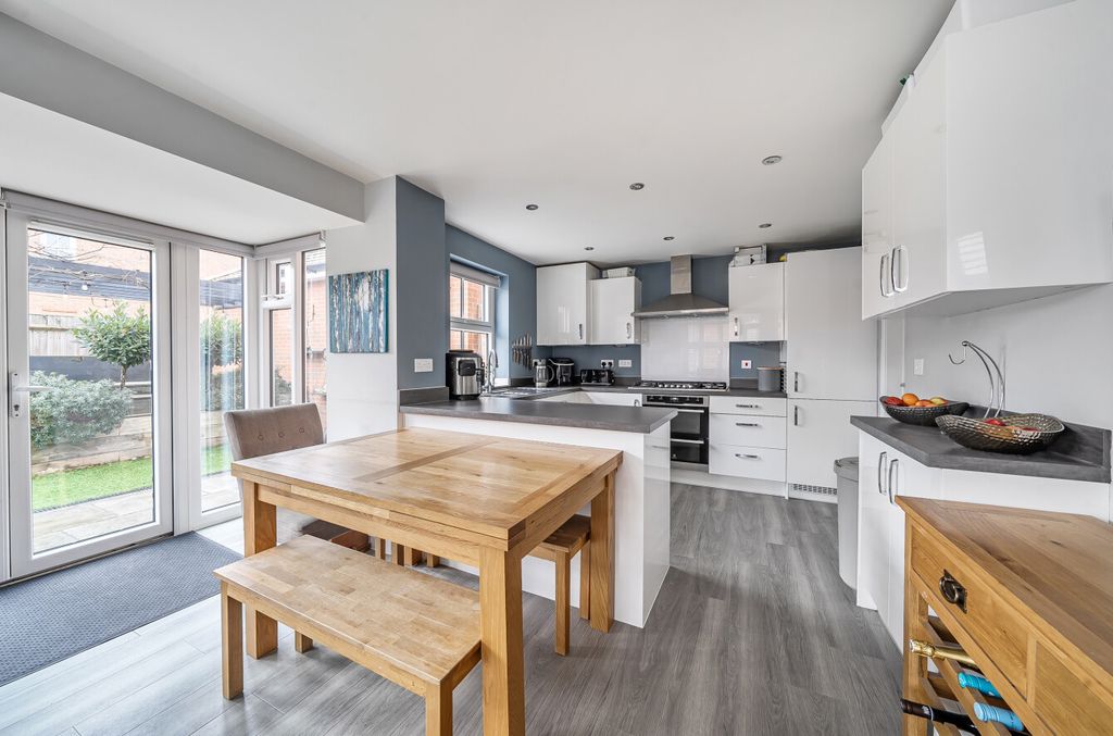 Property photo 3 of 23 1394973-7-695F83F...