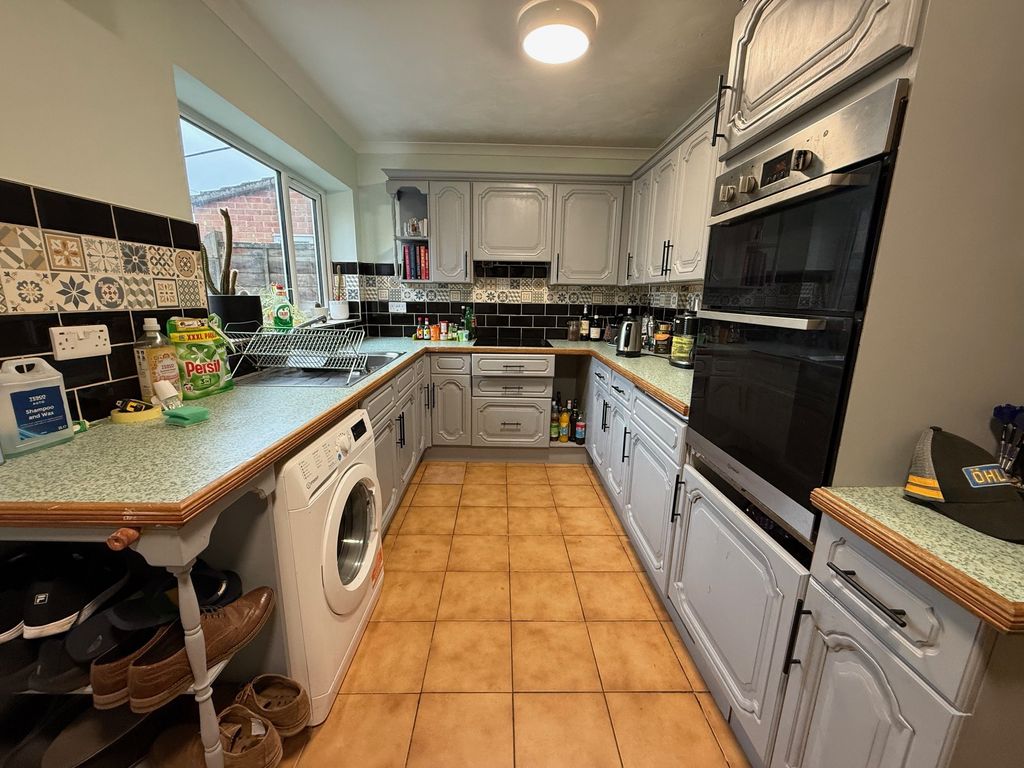 Property photo 2 of 13 Kitchen