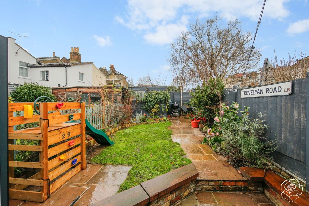 Property photo 2 of 19