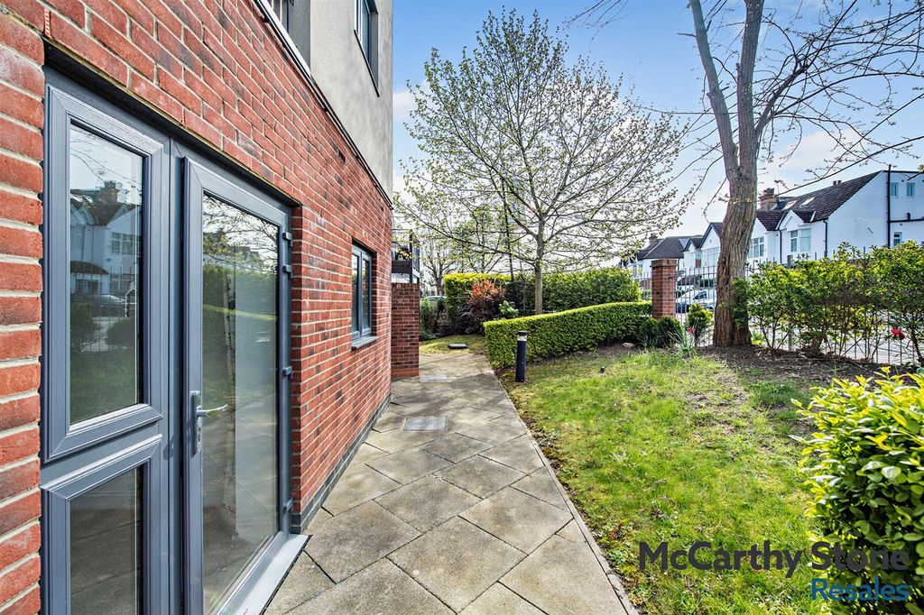 Property photo 1 of 7 8687088-Exterior03-800.Jpg