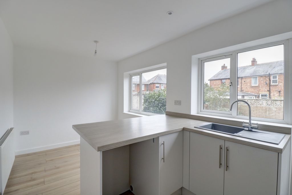 Property photo 2 of 18 Kitchen 1.1