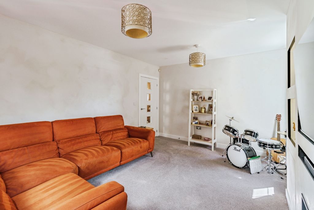 Property photo 2 of 27