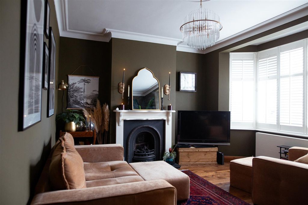 Property photo 2 of 21 Lounge