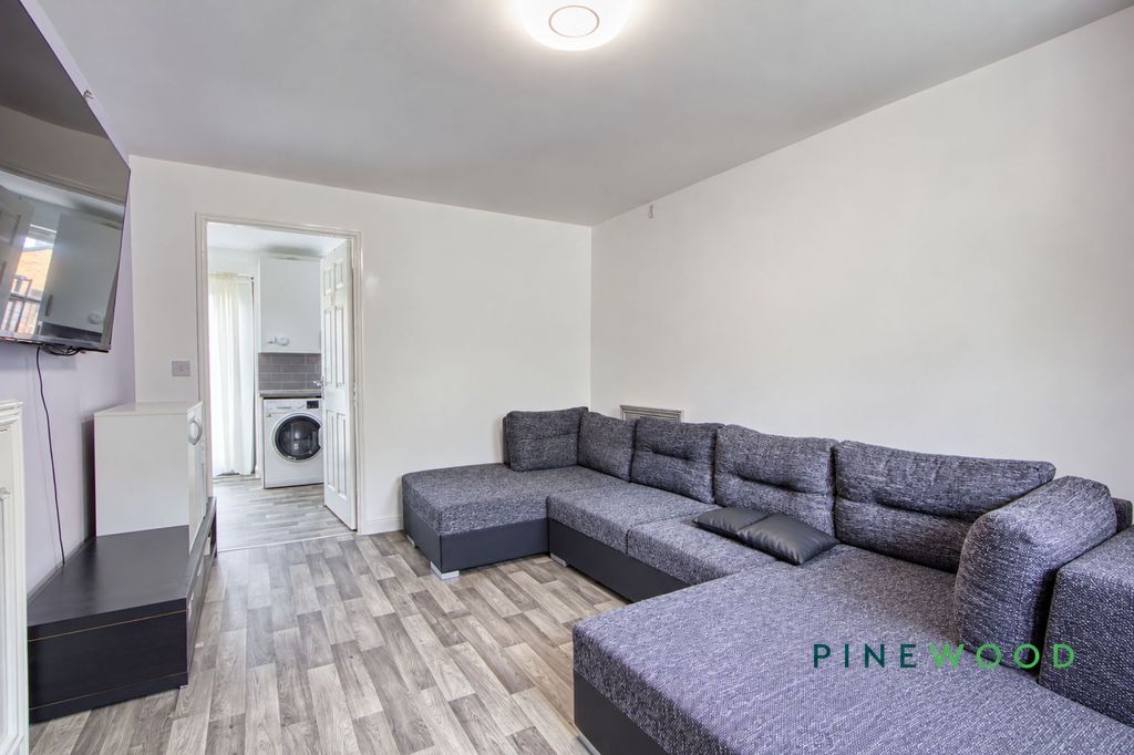 Property photo 2 of 16 Lounge