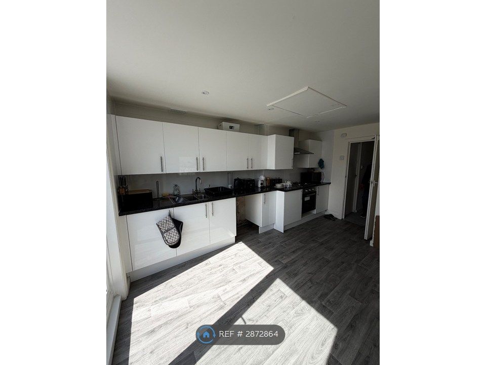 Property photo 3 of 9 Kitchen