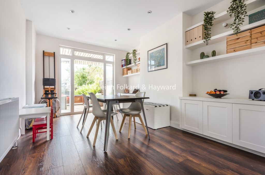 Property photo 3 of 17 5Bb23954-2B48-408A-9