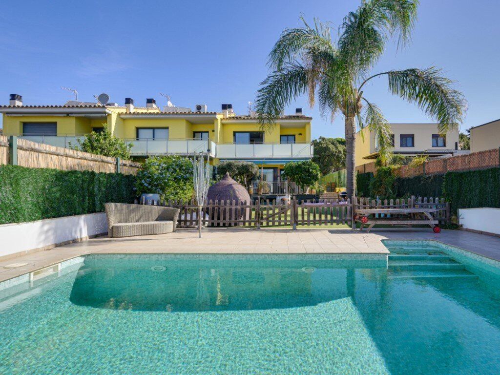 Property photo 1 of 46 Semi-Detached House With Private Pool, 10 Minutes From The Beach