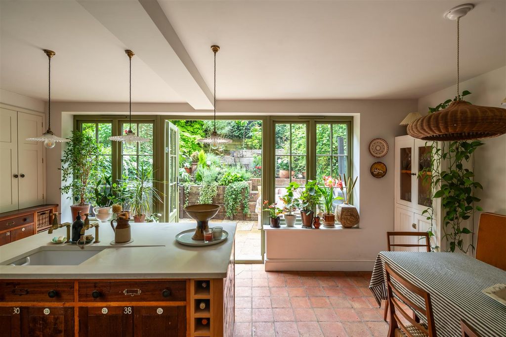 Property photo 3 of 20 7 Ardshiel Drive Internals .Jpg