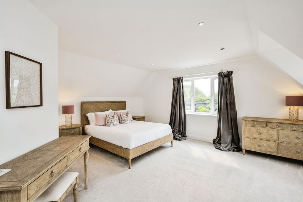 Property photo 3 of 18 Photo