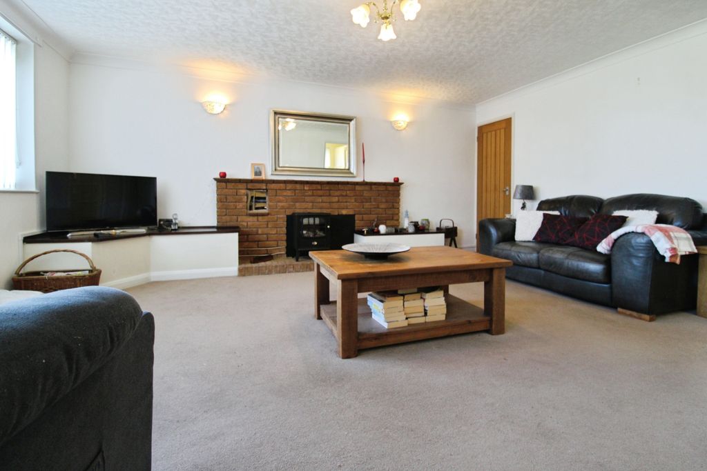 Property photo 3 of 7 Living Room