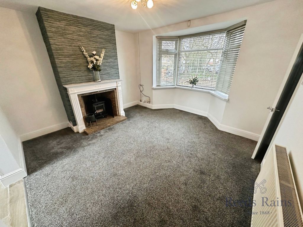 Property photo 2 of 13 Lounge