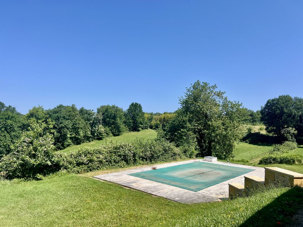 Property photo 2 of 20