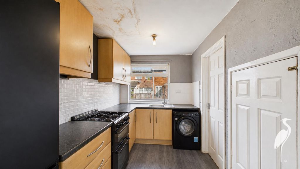 Property photo 3 of 16 Kitchen