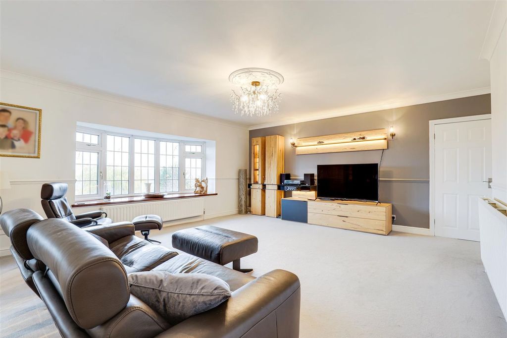 Property photo 2 of 41