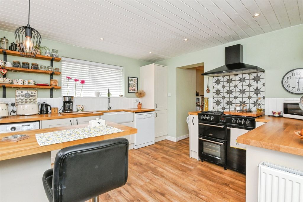 Property photo 3 of 20 Kitchen