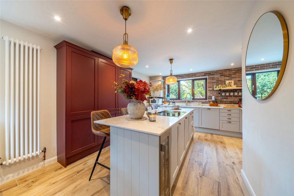 Property photo 3 of 32 Picture No. 10