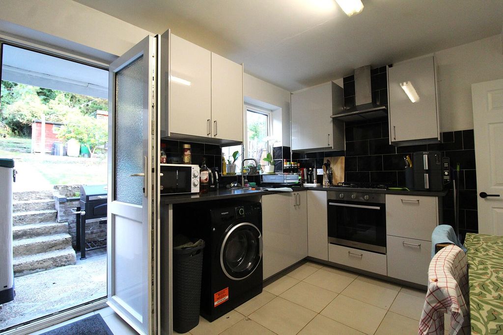 Property photo 3 of 14 Kitchen