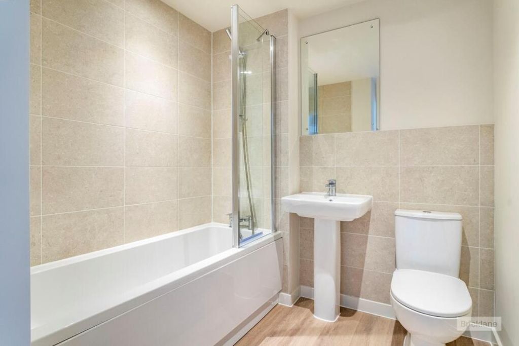 Property photo 3 of 8 Bathroom