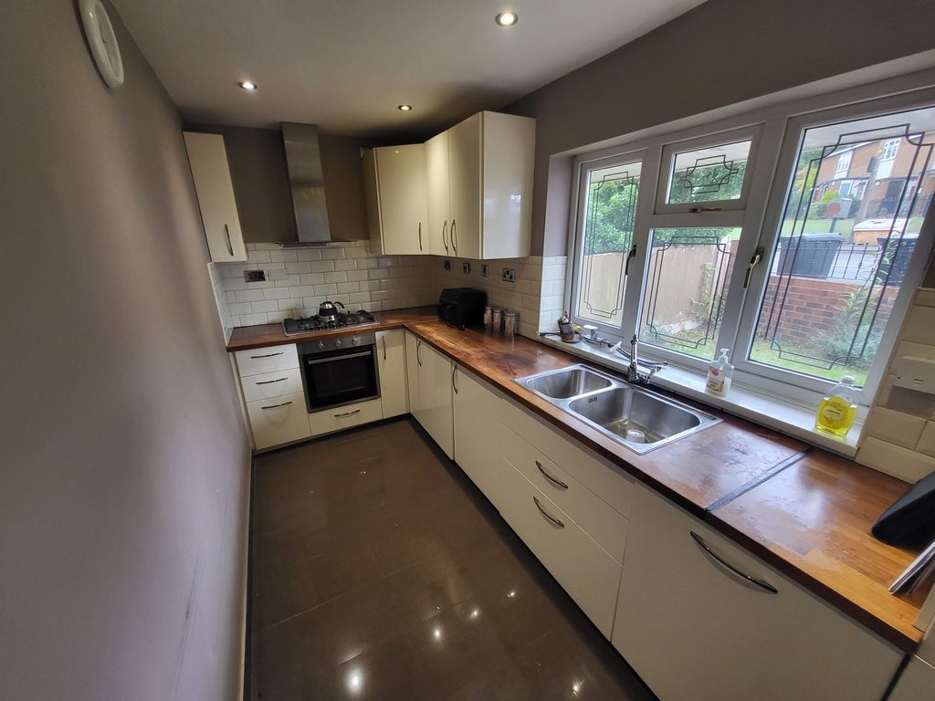 Property photo 2 of 12 Image