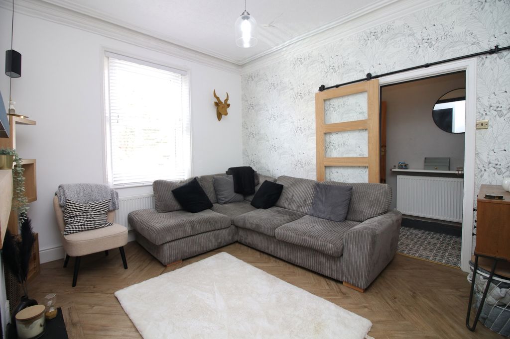 Property photo 3 of 25