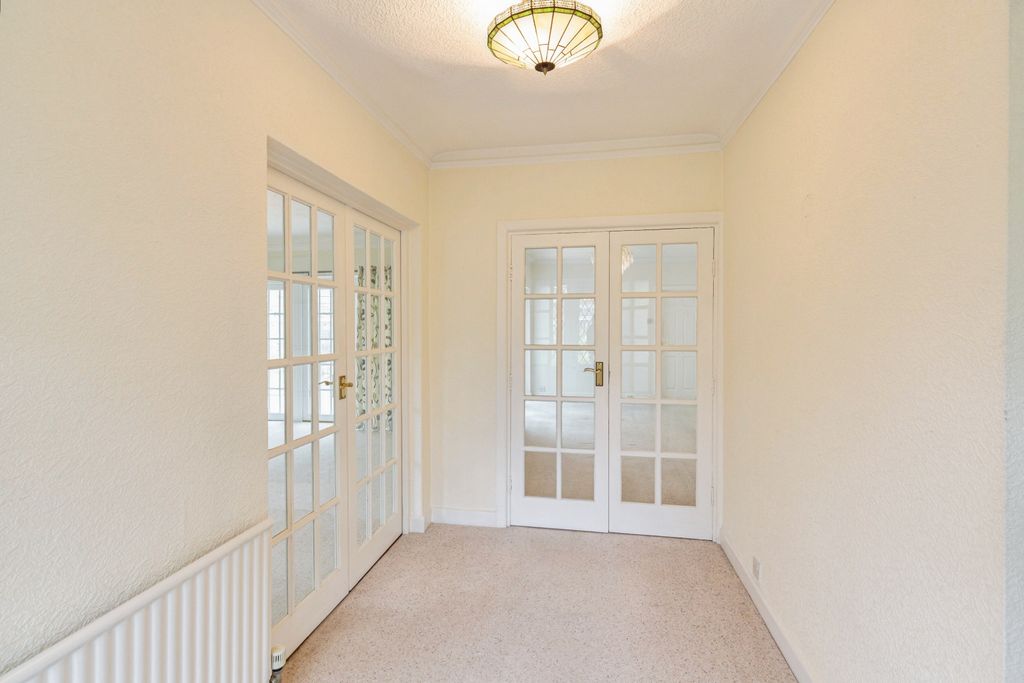 Property photo 2 of 21 Entrance Hallway