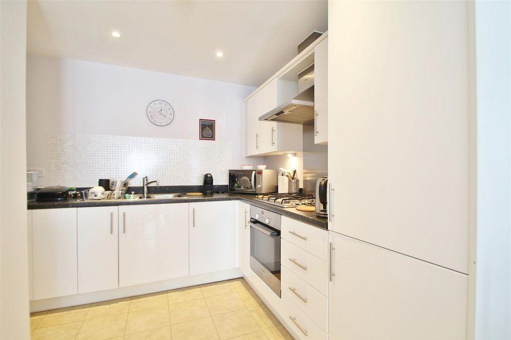 Property photo 3 of 6