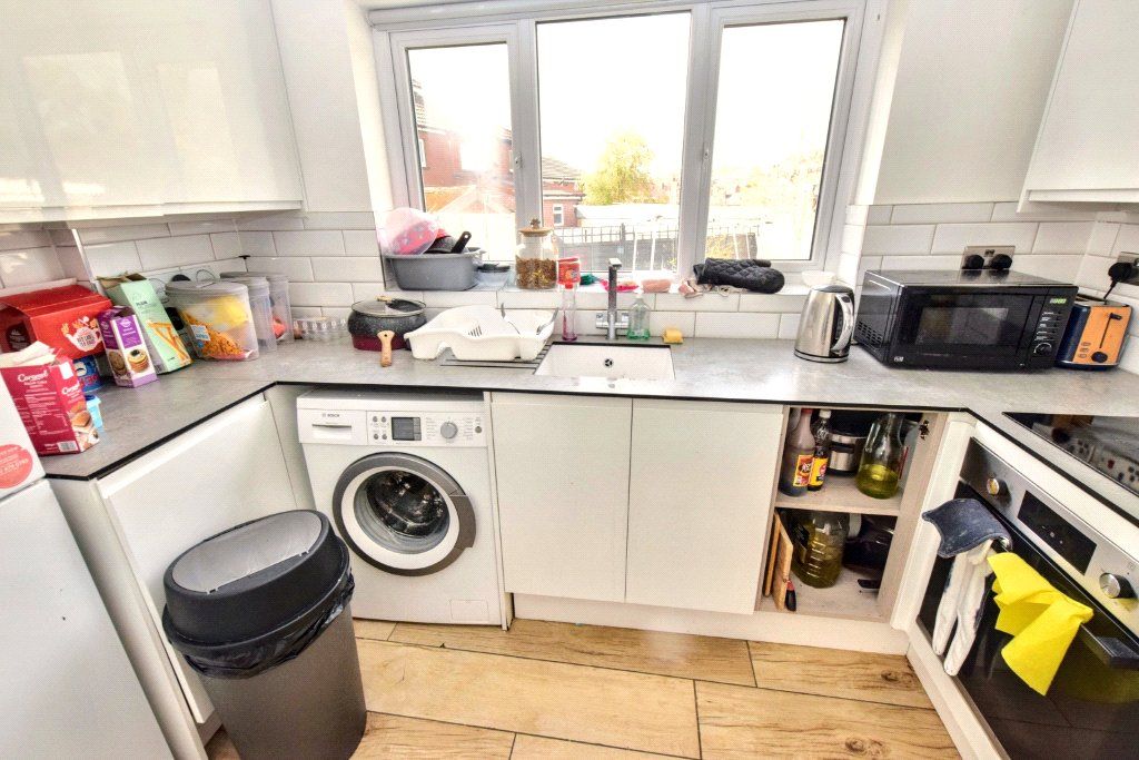 Property photo 3 of 8 Kitchen